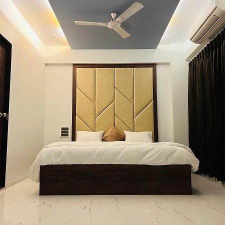 Hotel New City Light Surat Exterior photo