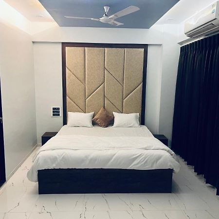 Hotel New City Light Surat Exterior photo