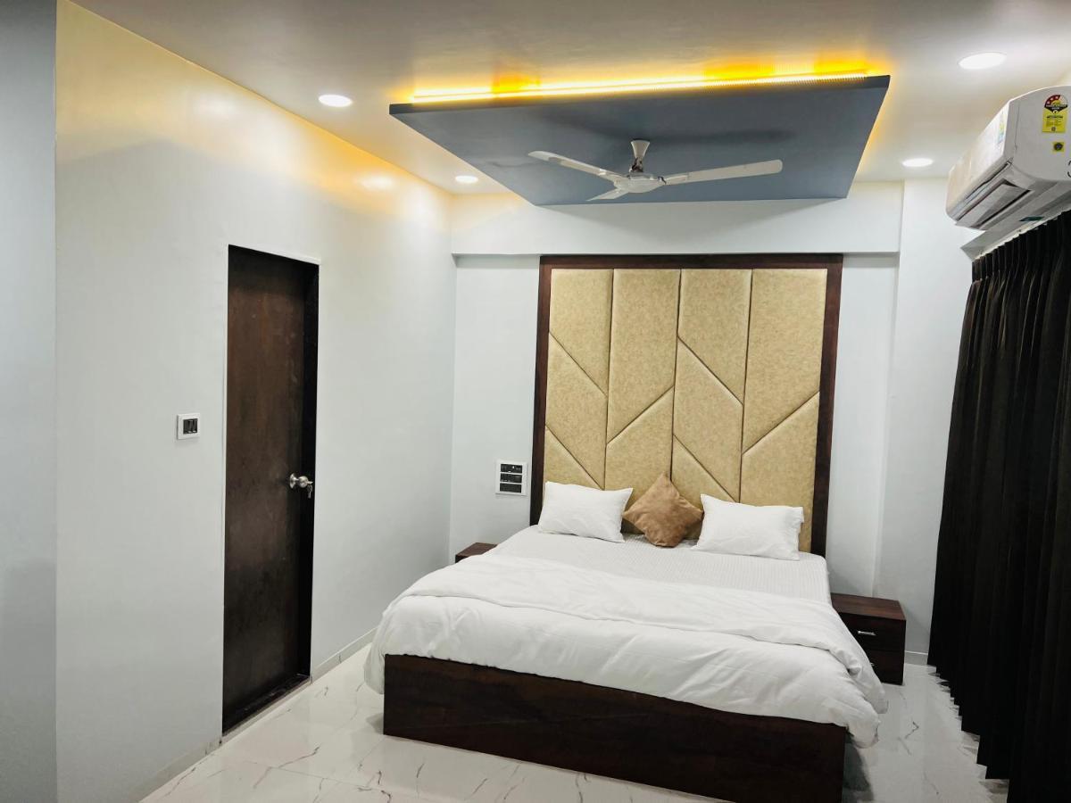 Hotel New City Light Surat Exterior photo