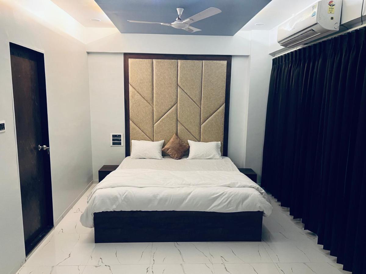 Hotel New City Light Surat Exterior photo